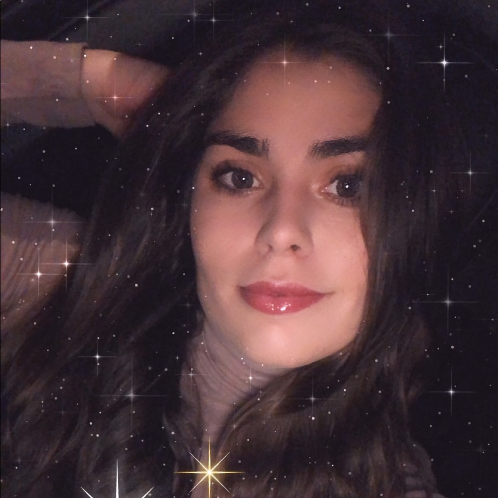 Meet your Posher, Adrianna